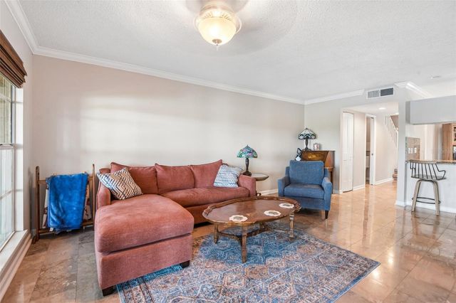 6910 LAKE PLACE COURT, Tampa, FL 33634