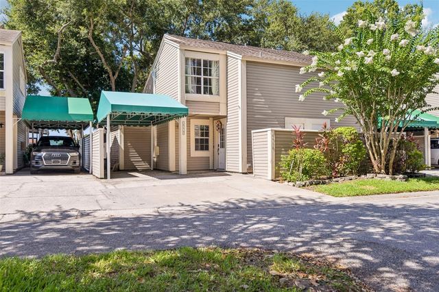 6910 LAKE PLACE COURT, Tampa, FL 33634