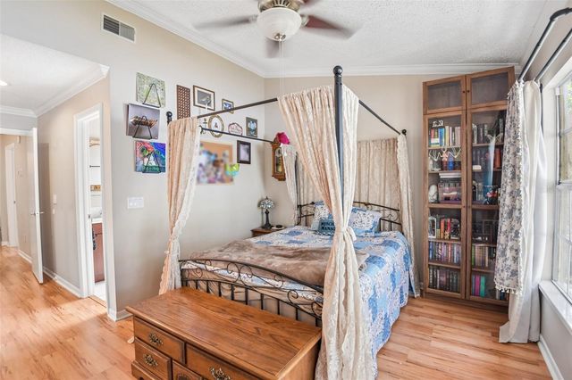 6910 LAKE PLACE COURT, Tampa, FL 33634