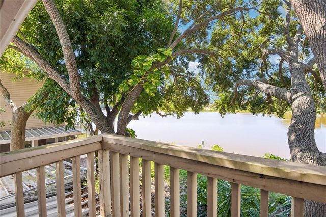 6910 LAKE PLACE COURT, Tampa, FL 33634