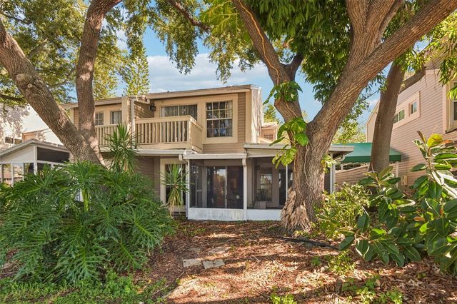 6910 LAKE PLACE COURT, Tampa, FL 33634
