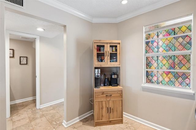6910 LAKE PLACE COURT, Tampa, FL 33634