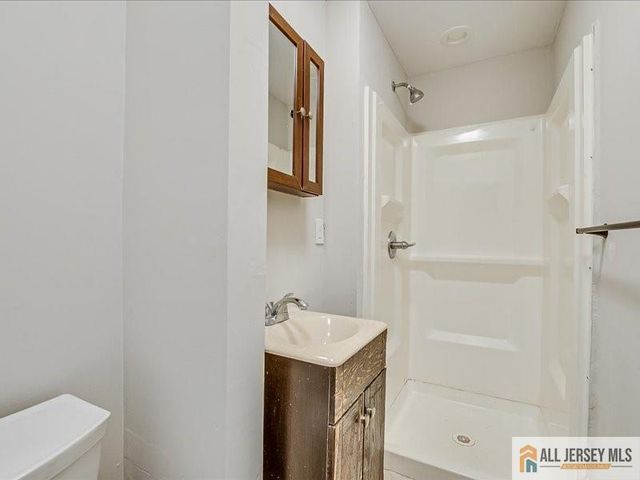 11 Hyde Avenue, Iselin, NJ 08830