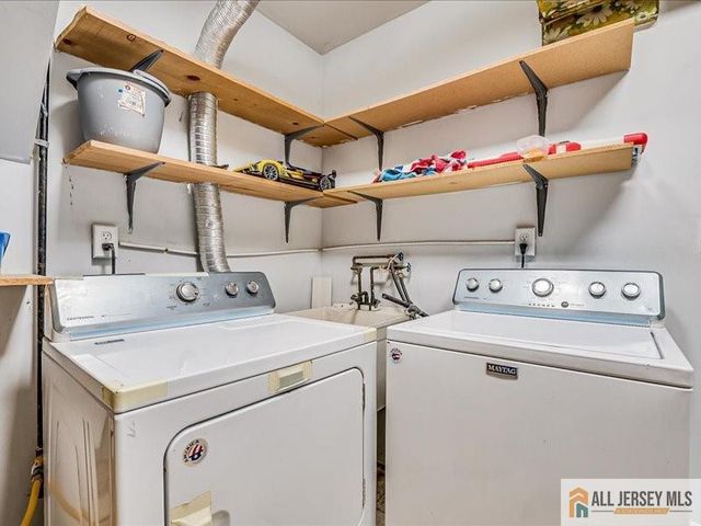 11 Hyde Avenue, Iselin, NJ 08830