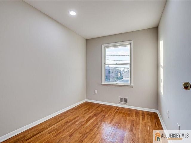 11 Hyde Avenue, Iselin, NJ 08830