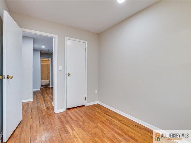 11 Hyde Avenue, Iselin, NJ 08830