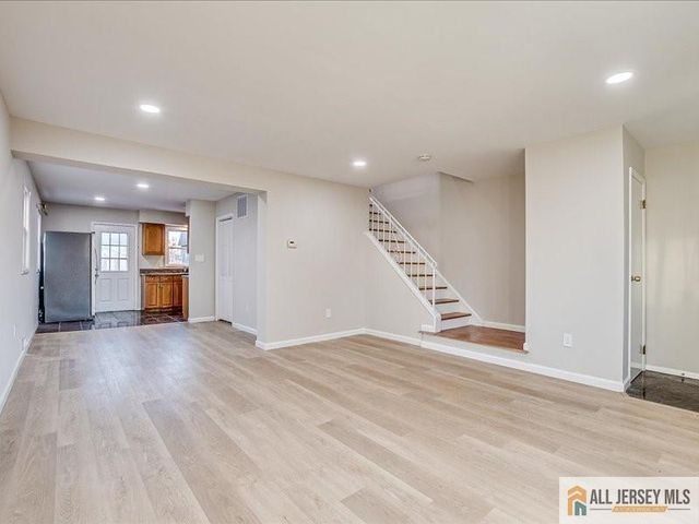 11 Hyde Avenue, Iselin, NJ 08830