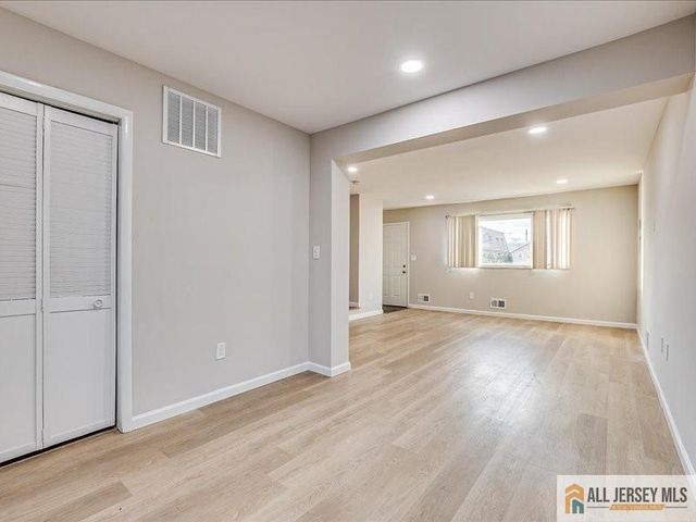 11 Hyde Avenue, Iselin, NJ 08830