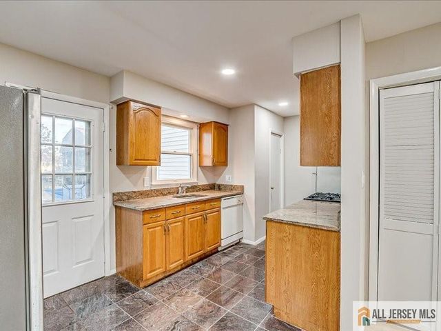 11 Hyde Avenue, Iselin, NJ 08830