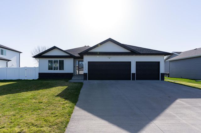 10174 Burgundy Drive, Horace, ND 58047