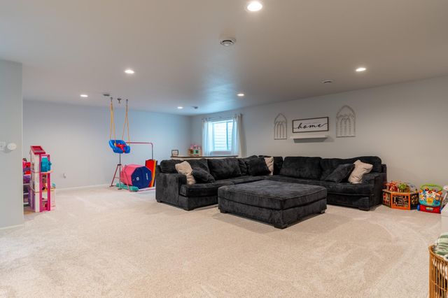 10174 Burgundy Drive, Horace, ND 58047