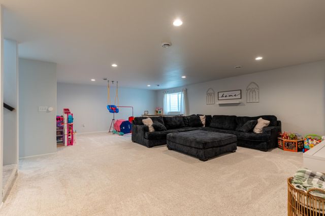 10174 Burgundy Drive, Horace, ND 58047