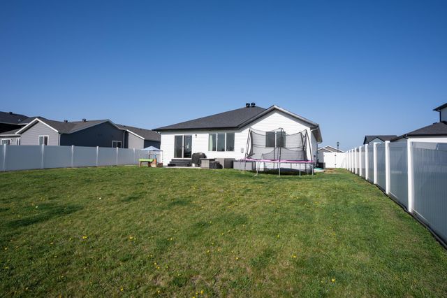 10174 Burgundy Drive, Horace, ND 58047