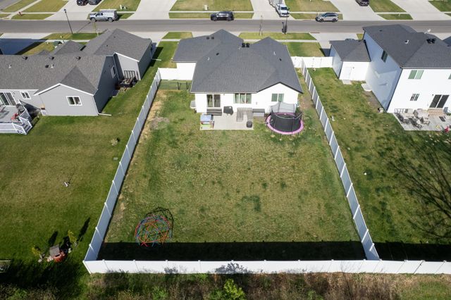 10174 Burgundy Drive, Horace, ND 58047