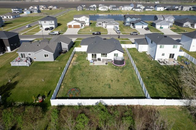 10174 Burgundy Drive, Horace, ND 58047