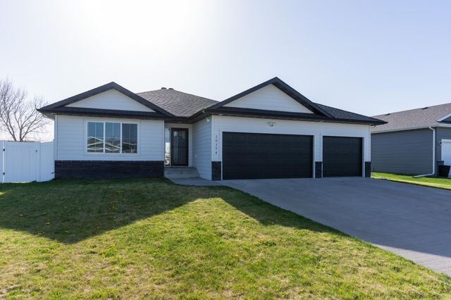 10174 Burgundy Drive, Horace, ND 58047