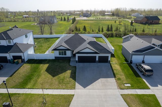 10174 Burgundy Drive, Horace, ND 58047