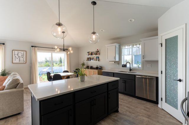 10174 Burgundy Drive, Horace, ND 58047