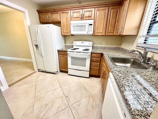21904 Lake Forest Circle 101, Boca Raton, FL 33433