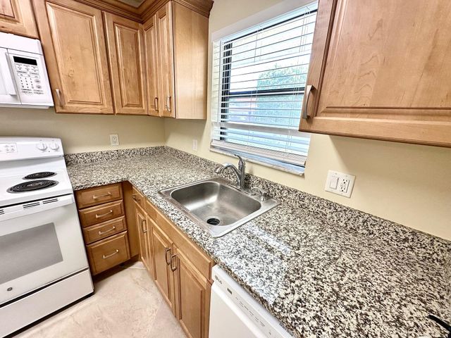 21904 Lake Forest Circle 101, Boca Raton, FL 33433
