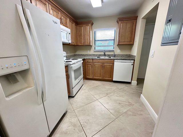21904 Lake Forest Circle 101, Boca Raton, FL 33433