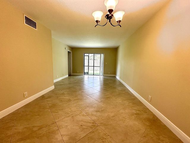 21904 Lake Forest Circle 101, Boca Raton, FL 33433