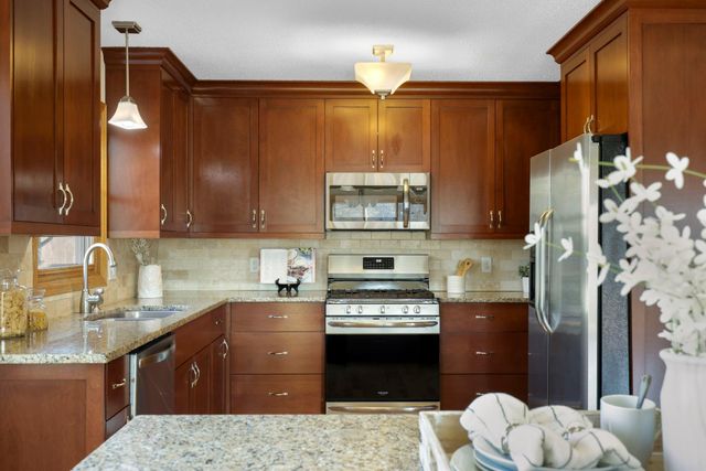 6505 Kneafsey Street SE, Prior Lake, MN 55372