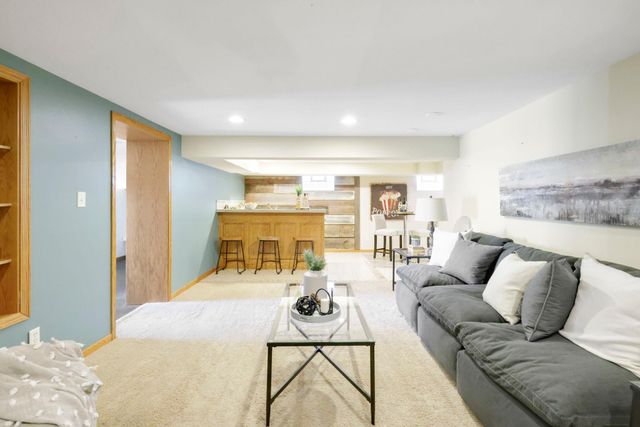 6505 Kneafsey Street SE, Prior Lake, MN 55372