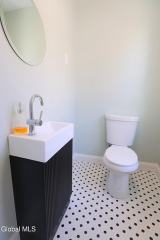 2 Orford Street, Colonie, NY 12205