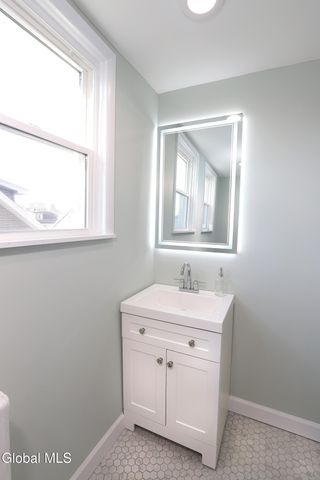 2 Orford Street, Colonie, NY 12205