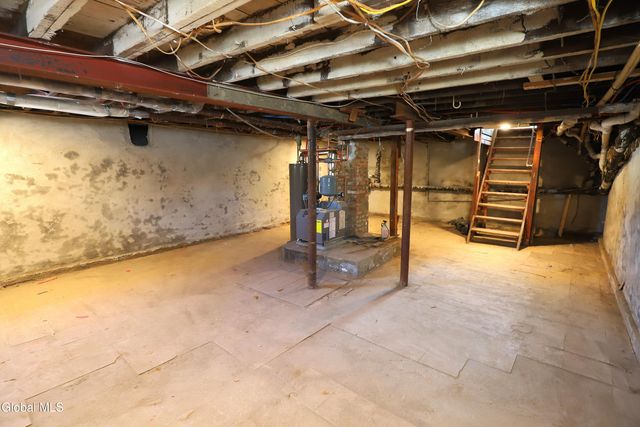 2 Orford Street, Colonie, NY 12205