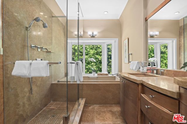 825 S Stanley Avenue, Los Angeles, CA 90036