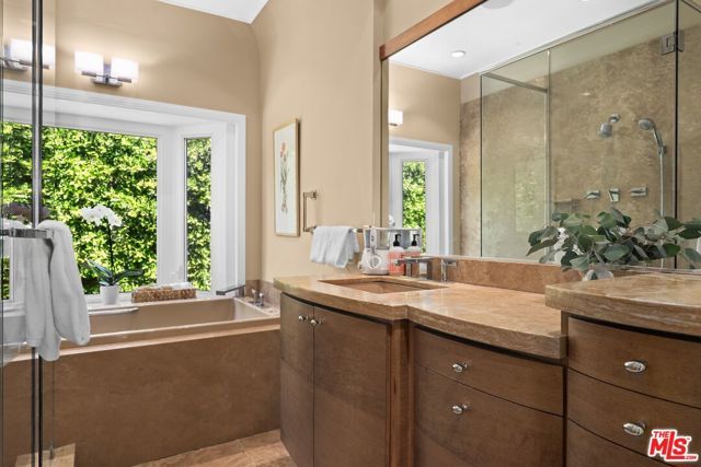 825 S Stanley Avenue, Los Angeles, CA 90036