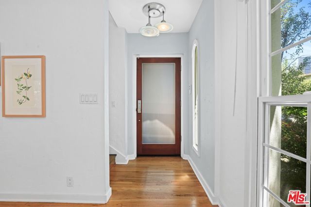 825 S Stanley Avenue, Los Angeles, CA 90036
