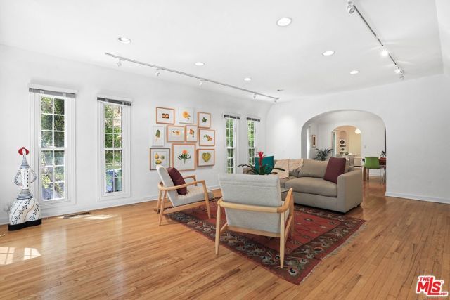 825 S Stanley Avenue, Los Angeles, CA 90036
