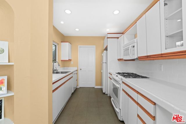 825 S Stanley Avenue, Los Angeles, CA 90036
