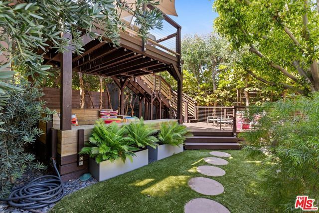825 S Stanley Avenue, Los Angeles, CA 90036