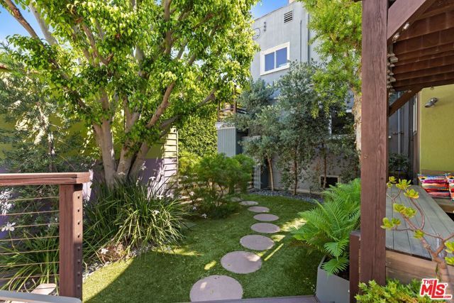 825 S Stanley Avenue, Los Angeles, CA 90036