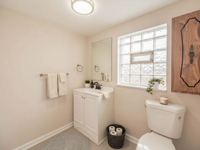 5831 W 89th Street, Oak Lawn, IL 60453