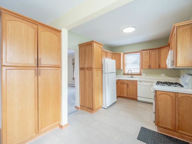 5831 W 89th Street, Oak Lawn, IL 60453