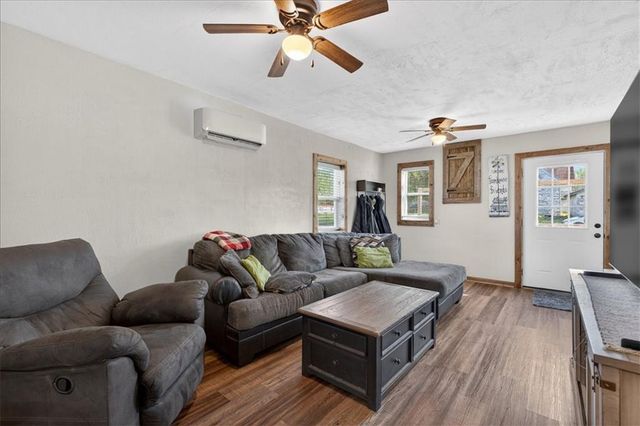 105 W 4th Street, Creighton, MO 64739