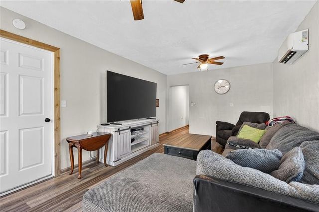 105 W 4th Street, Creighton, MO 64739