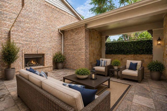 7522 Mulrain Drive, Sugar Land, TX 77479