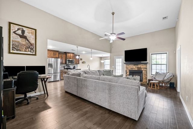 741 Tidwell Dr, Clarksville, TN 37042