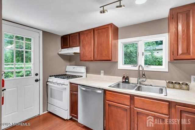 13 Smiths Lane, East Brunswick, NJ 08816