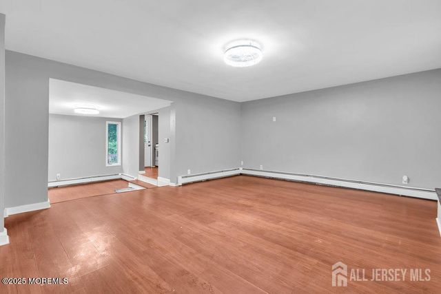 13 Smiths Lane, East Brunswick, NJ 08816