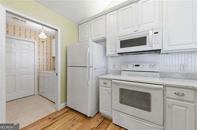 945 BURNT HICKORY Circle NW 8, Marietta, GA 30064