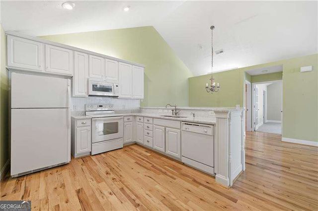 945 BURNT HICKORY Circle NW 8, Marietta, GA 30064