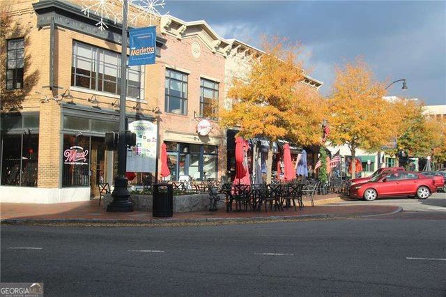 945 BURNT HICKORY Circle NW 8, Marietta, GA 30064