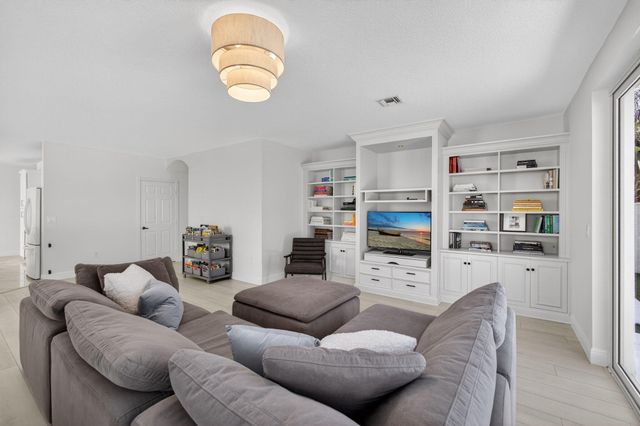 2114 Chagall Circle, West Palm Beach, FL 33409